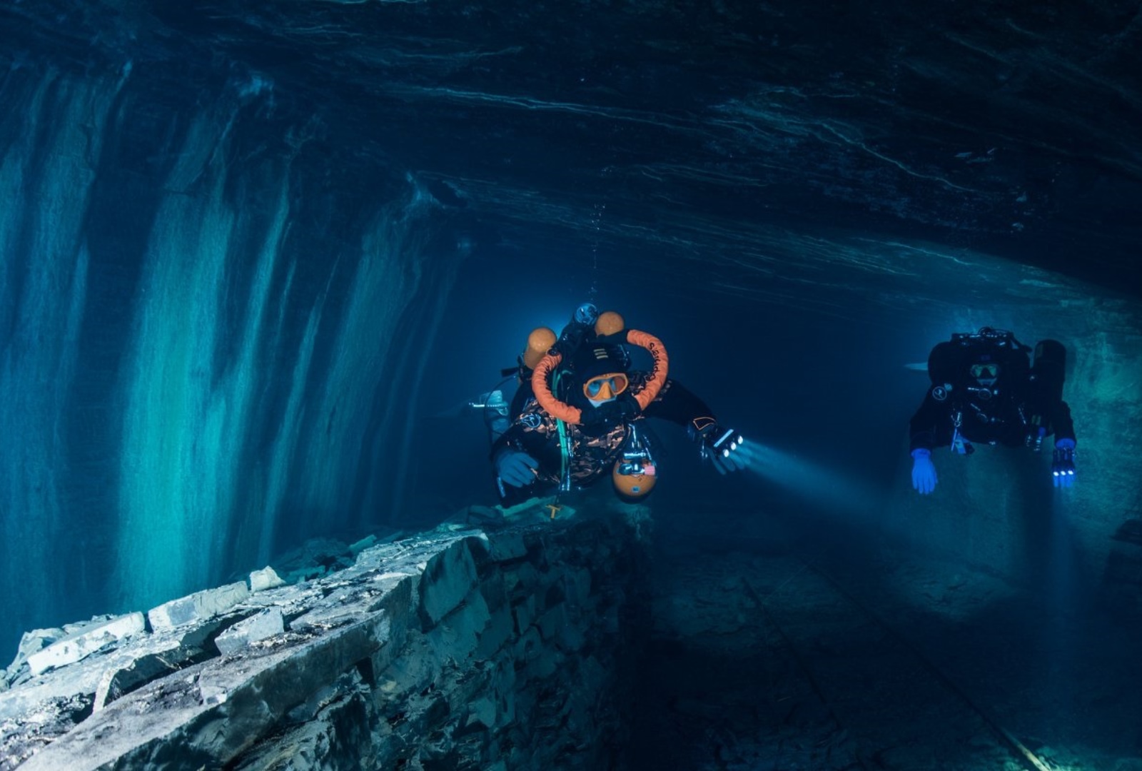 A cave diving environment